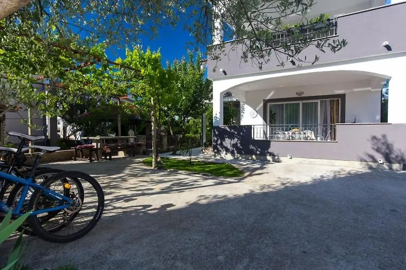 Apartments Hajl 克尔克