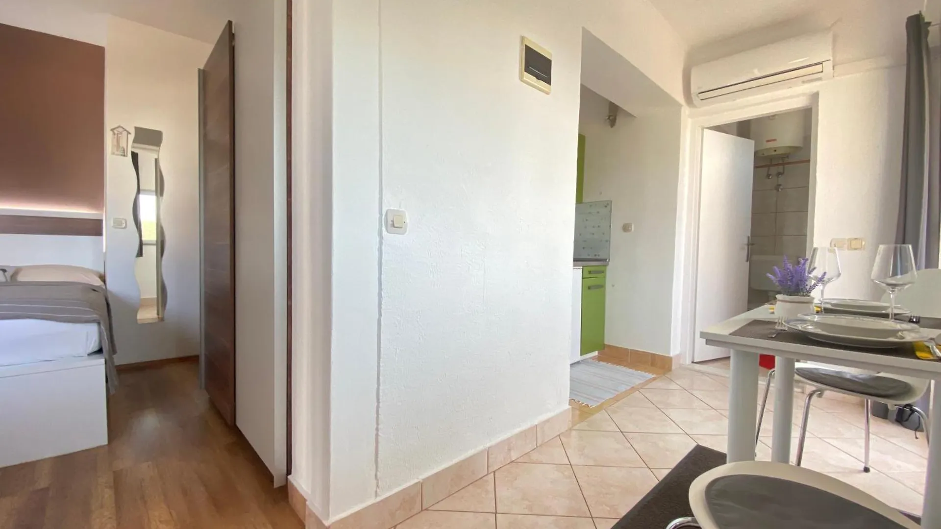 Apartments Hajl Krk Town 0*,