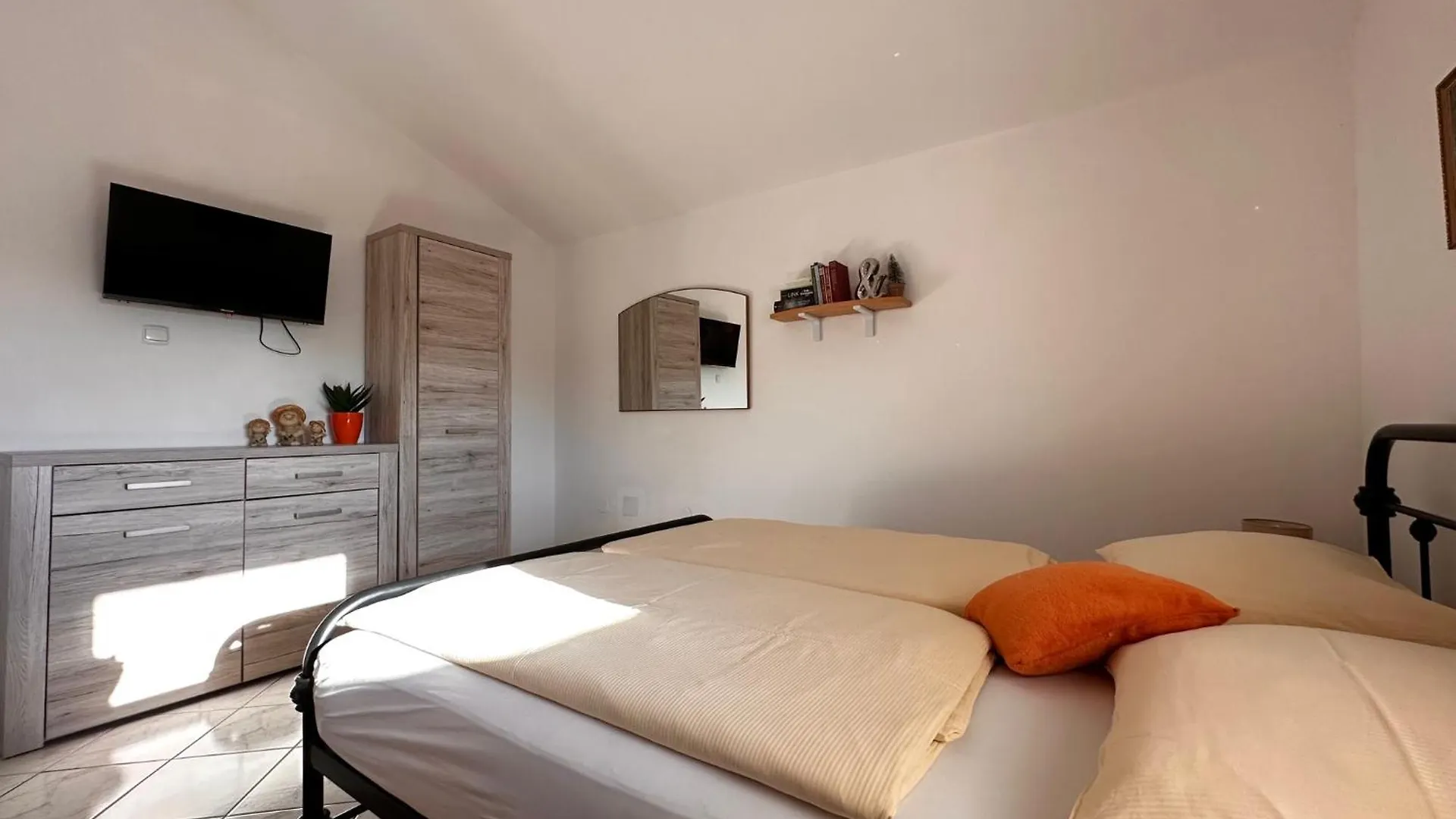 Apartments Hajl Krk Town 0*,  Croazia